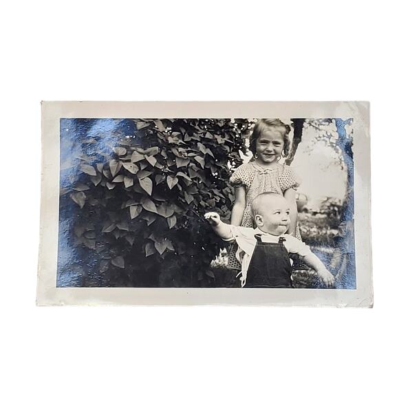 Vtg Children Posing For Camera Original Monochrome Photography Found Snapshot - Picture 1 of 4